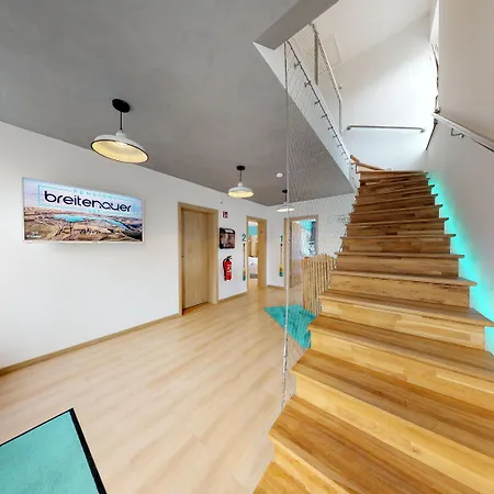 Breitenauer 아파트호텔 3*